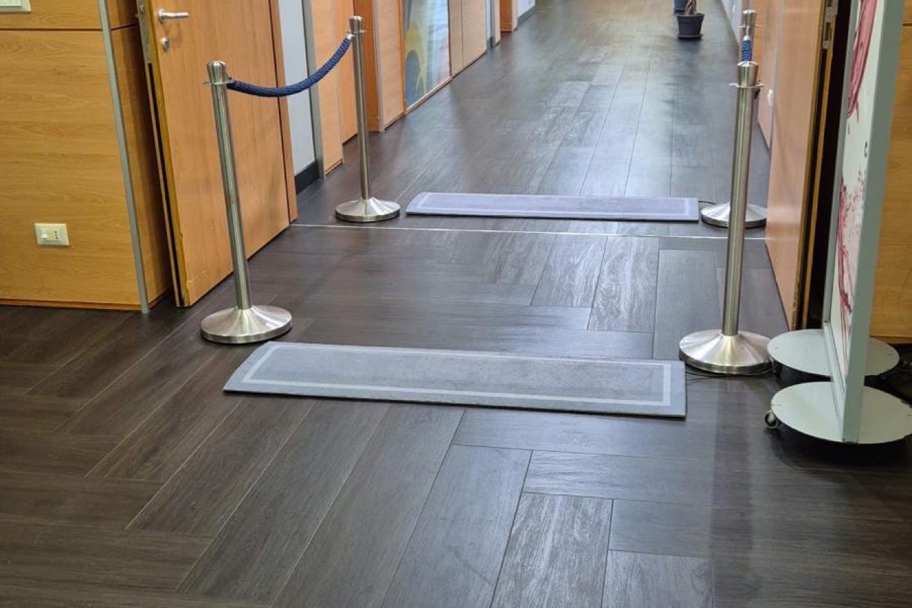 RFID gate in a retail or logistics environment